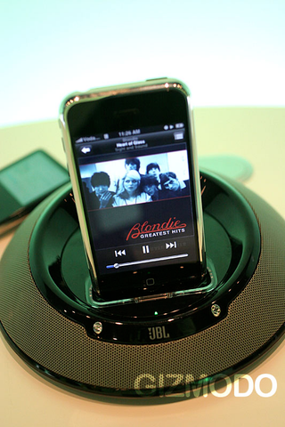 Illustration for article titled JBL's On Stage 3 Dock is now iPhone-Compatible